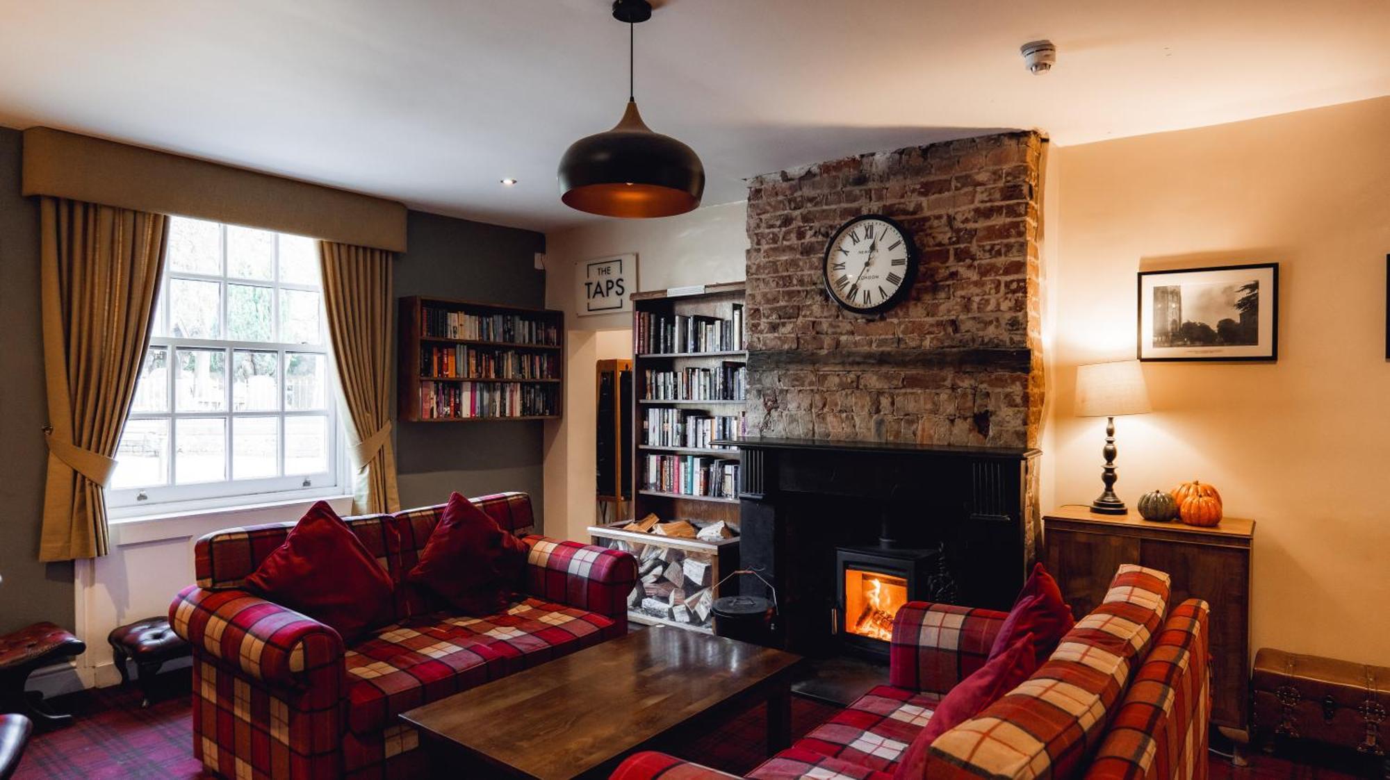 The Kirkfield Hotel Newton le Willows Bagian luar foto